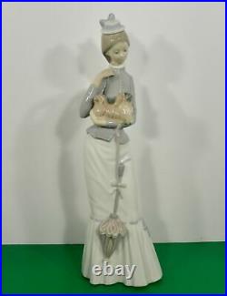 Vintage Lladro Porcelain Figurine WALK WITH THE DOG 4893 Woman Holding Pekingese