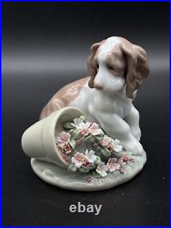 Vintage Lladro Spain #7672'It Wasn't Me!' Dog Flowers Porcelain Figurine