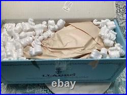 Vintage Lladro Woman With Dog # 4761 withbox Mint Fast Shipper