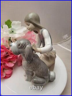 Vtg Lladro Figurine 1334 Girl Feeding Dog Chow Time Porcelain