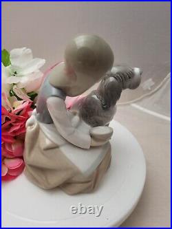 Vtg Lladro Figurine 1334 Girl Feeding Dog Chow Time Porcelain