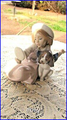 Vtg Lladro Spain 5468 Whos The Fairest Girl Dog Mirror 5 3/4h 1987