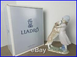 WARM WELCOME GIRL WITH DOG PORCELAIN FIGURINE BY LLADRO 6903 with box