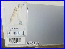 WARM WELCOME GIRL WITH DOG PORCELAIN FIGURINE BY LLADRO 6903 with box