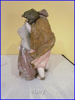 Wintery Lladro #1279 Facing The Wind Boy+girl+puppy-gres Finish Excellent